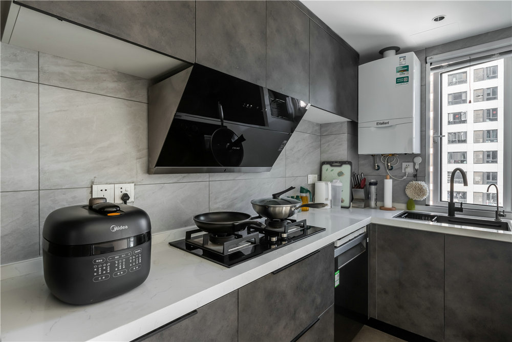 江城雅居現(xiàn)代極簡風格裝修效果圖