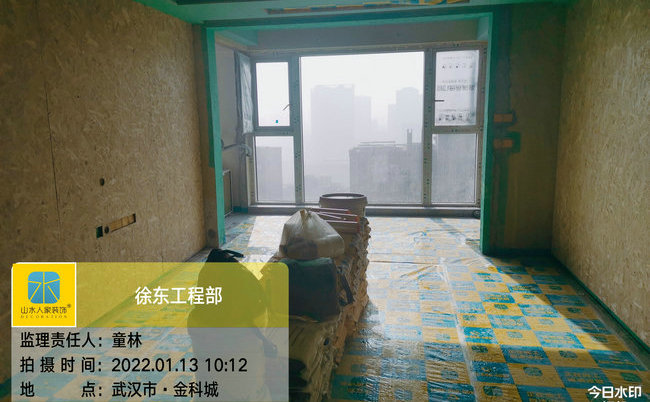 工程部領(lǐng)導到金科城小區(qū)裝修工地巡檢