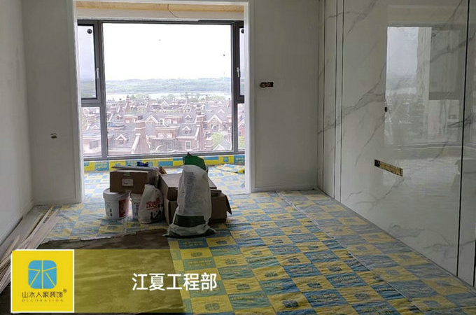 保利清能西海岸開關面板燈安裝收尾