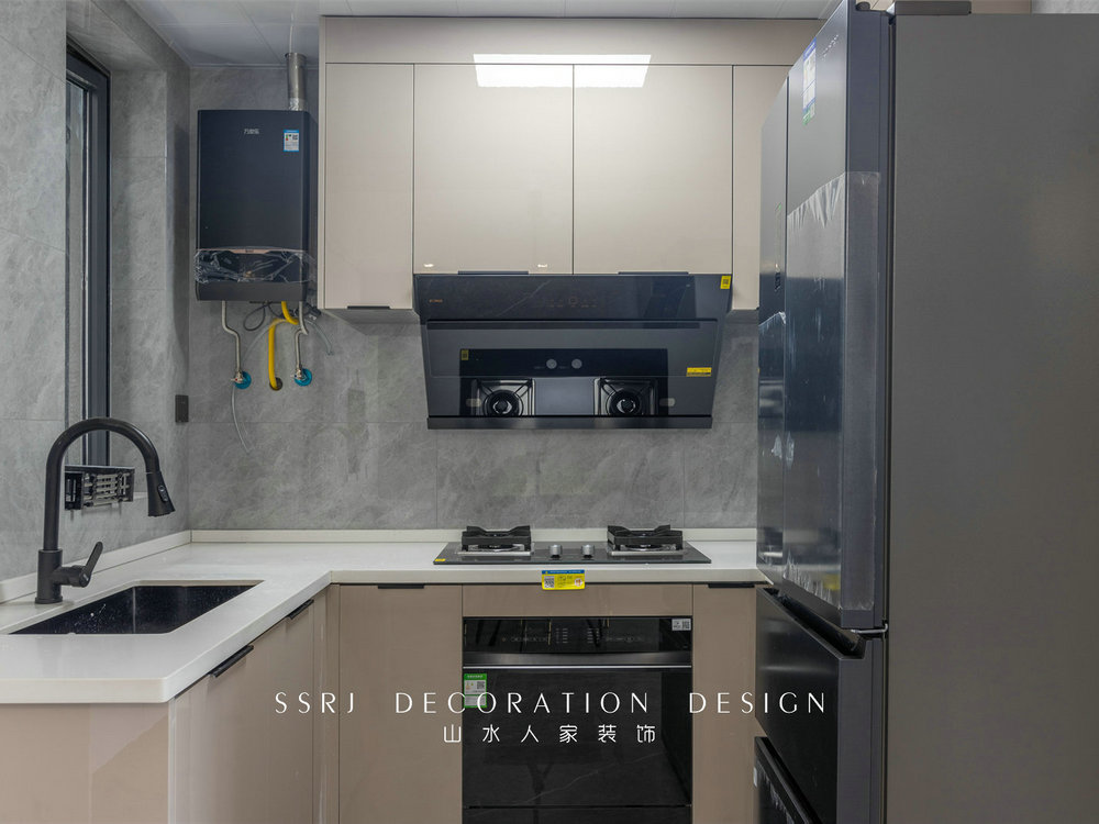 融創(chuàng)城90平現(xiàn)代風格裝修效果圖