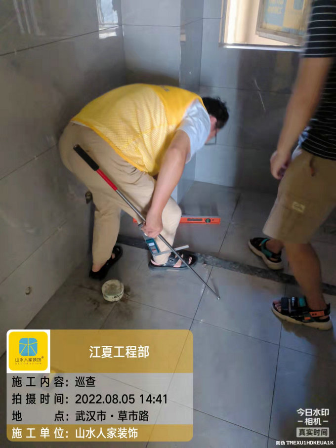 鉑公館裝修工地泥木工程驗(yàn)收