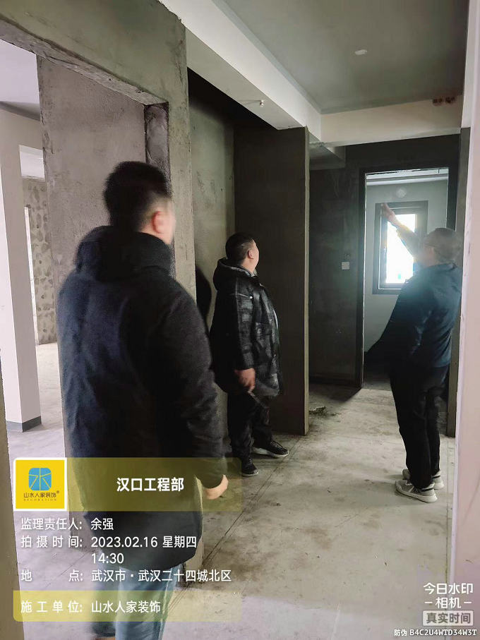 華潤(rùn)二十四城小區(qū)工程部領(lǐng)導(dǎo)巡查工地