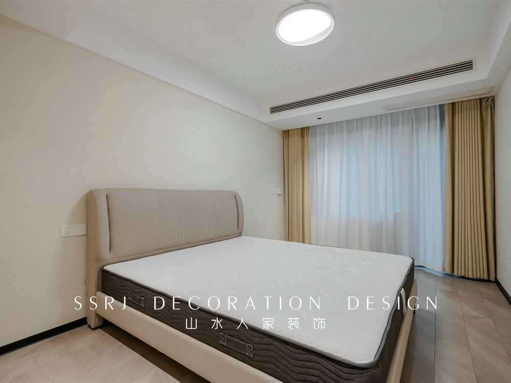 綠地中央廣場320平現(xiàn)代風格裝修效果圖