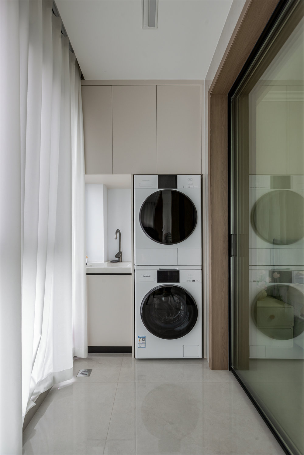 融僑濱江城美域181平現(xiàn)代風(fēng)格裝修效果圖