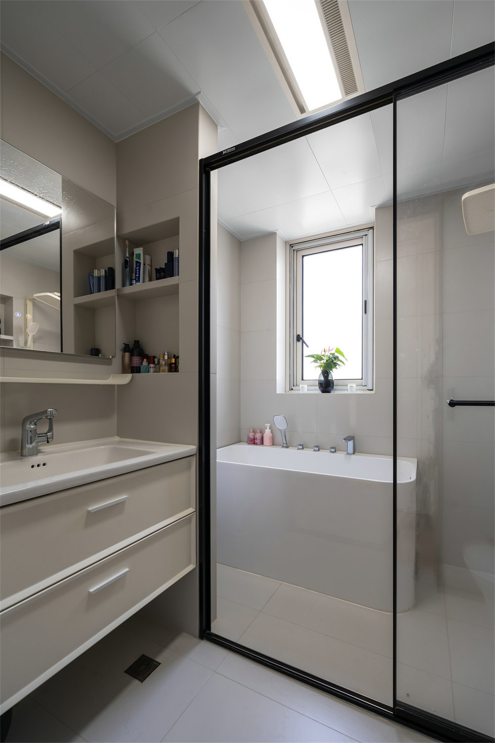 東湖名居151平現(xiàn)代風(fēng)格裝修效果圖