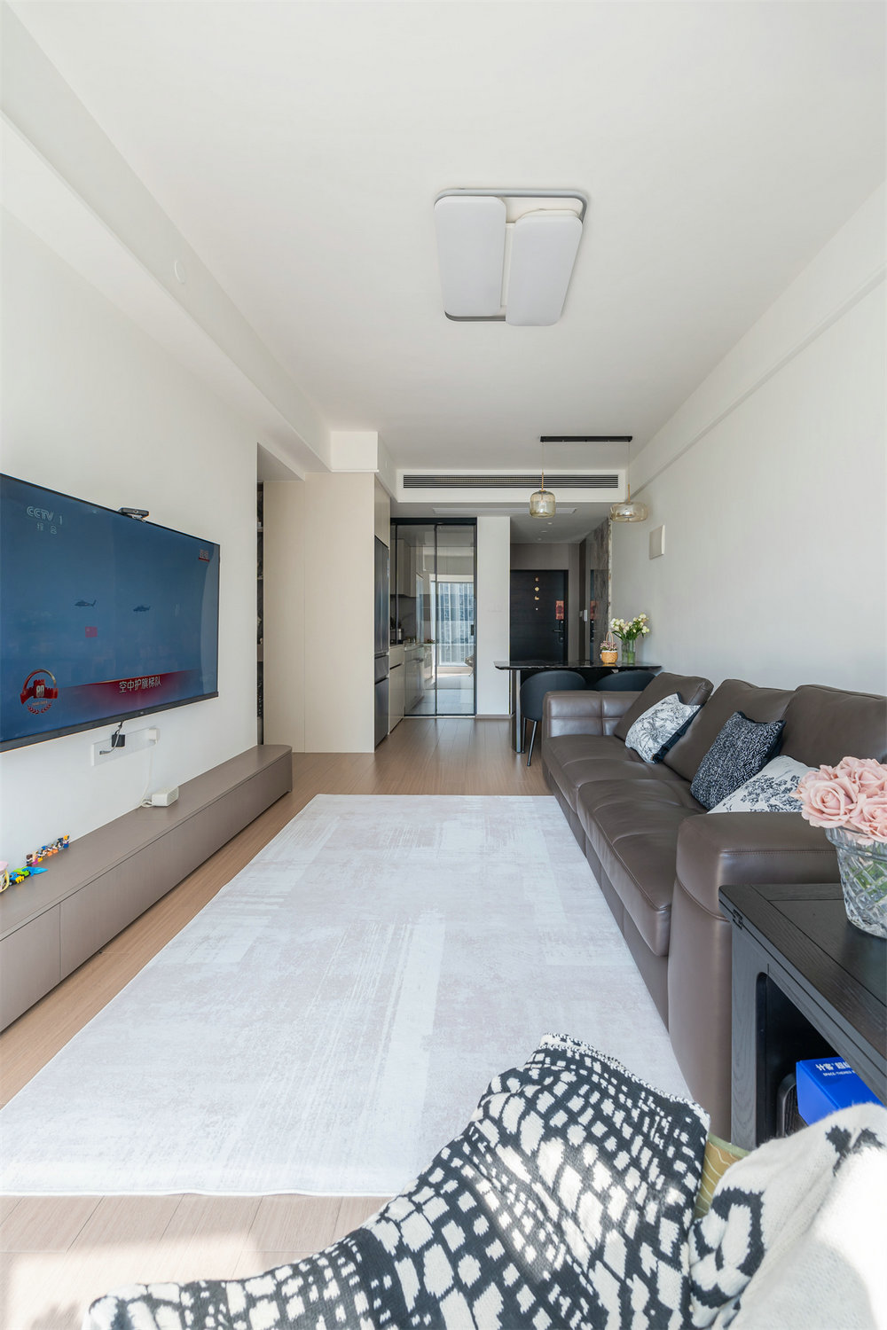 華僑城紅坊99平現(xiàn)代風(fēng)格裝修效果圖