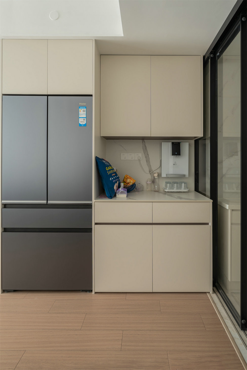 華僑城紅坊99平現(xiàn)代風(fēng)格裝修效果圖