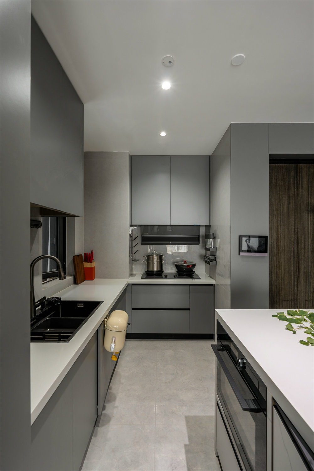 月亮灣137平現(xiàn)代風格裝修效果圖