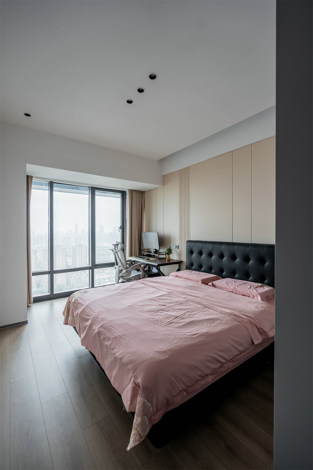 月亮灣137平現(xiàn)代風格裝修效果圖