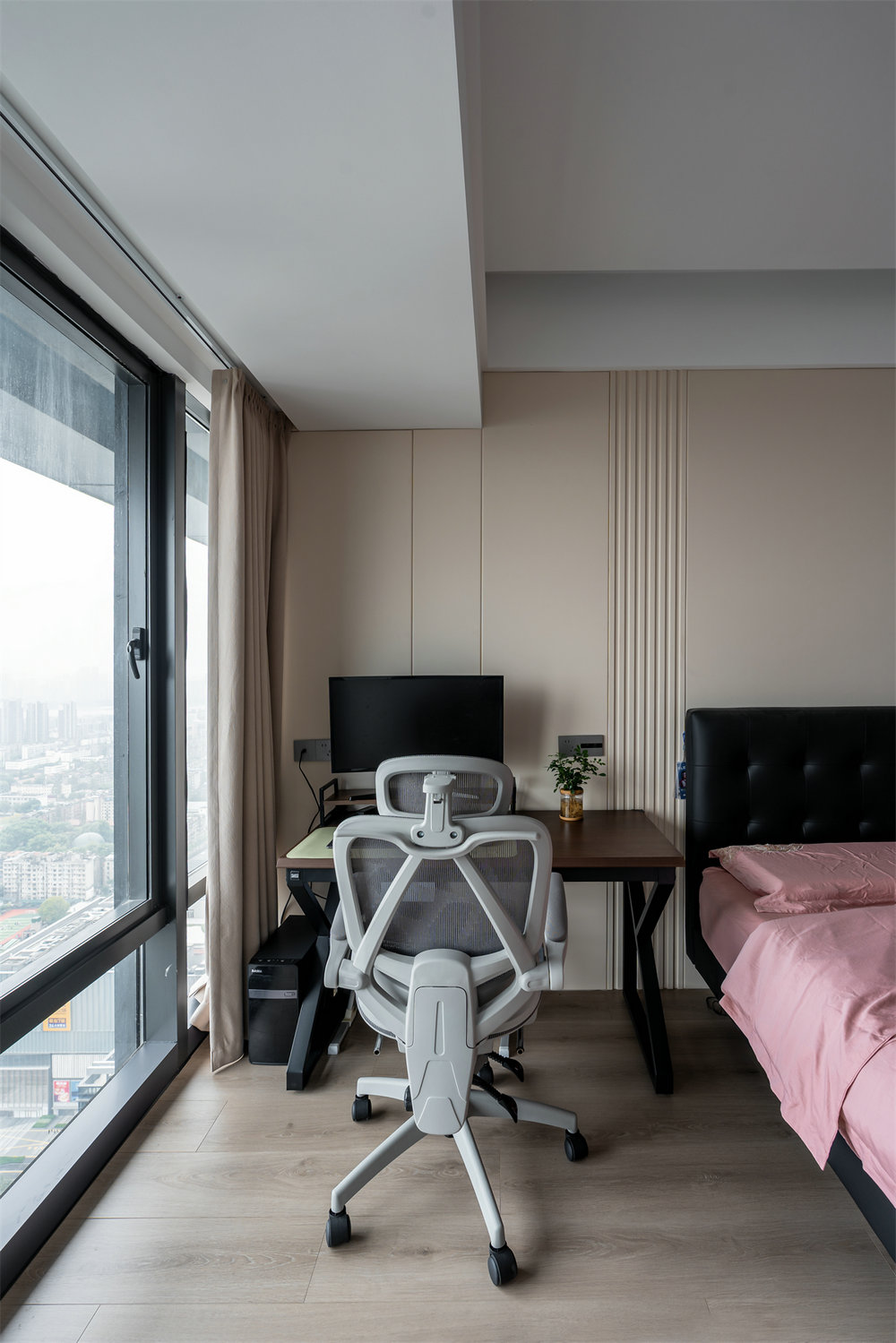 月亮灣137平現(xiàn)代風格裝修效果圖