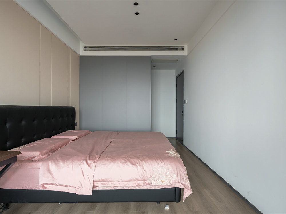 月亮灣137平現(xiàn)代風格裝修效果圖