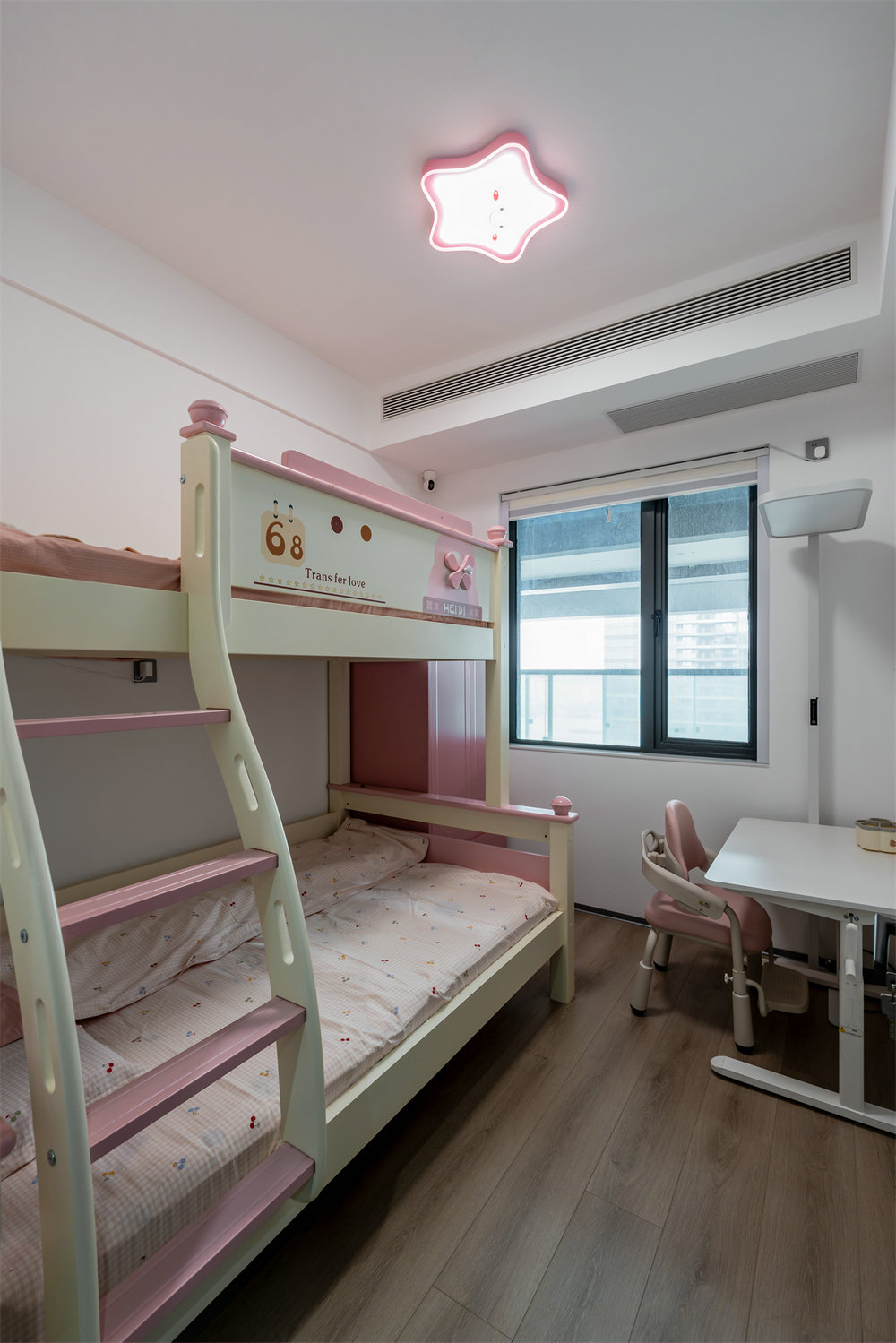 月亮灣137平現(xiàn)代風格裝修效果圖