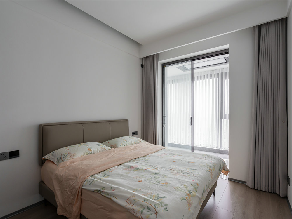 月亮灣137平現(xiàn)代風格裝修效果圖