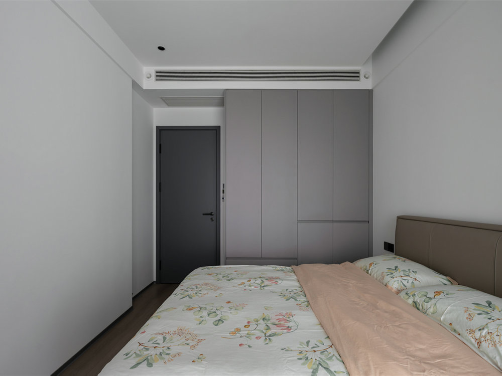 月亮灣137平現(xiàn)代風格裝修效果圖