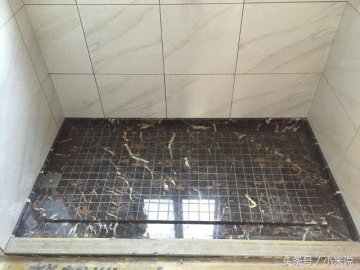 越來(lái)越多人衛(wèi)生間裝修不貼瓷磚了，現(xiàn)在流行這樣做，太聰明了