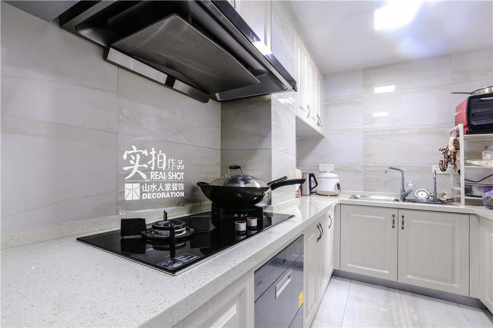 保利時(shí)代現(xiàn)代簡約風(fēng)格裝修效果圖