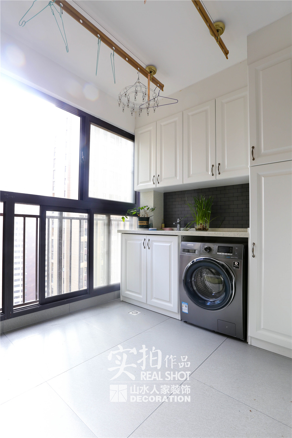 保利時(shí)代現(xiàn)代簡約風(fēng)格裝修效果圖