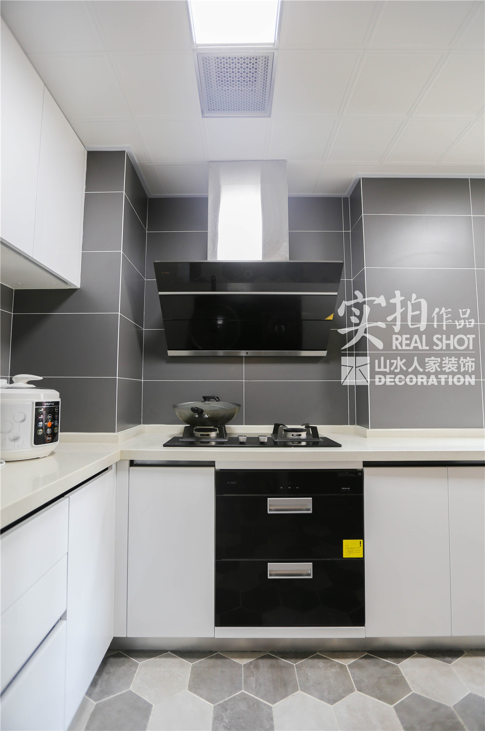 金地天悅現(xiàn)代簡約風(fēng)格裝修效果圖