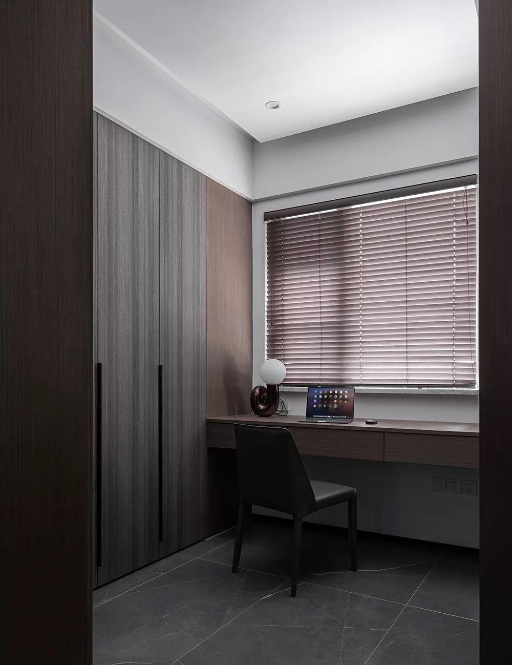 綠地公館118平現(xiàn)代黑白灰裝修效果圖 綠地公館118平現(xiàn)代黑白灰裝修效果圖