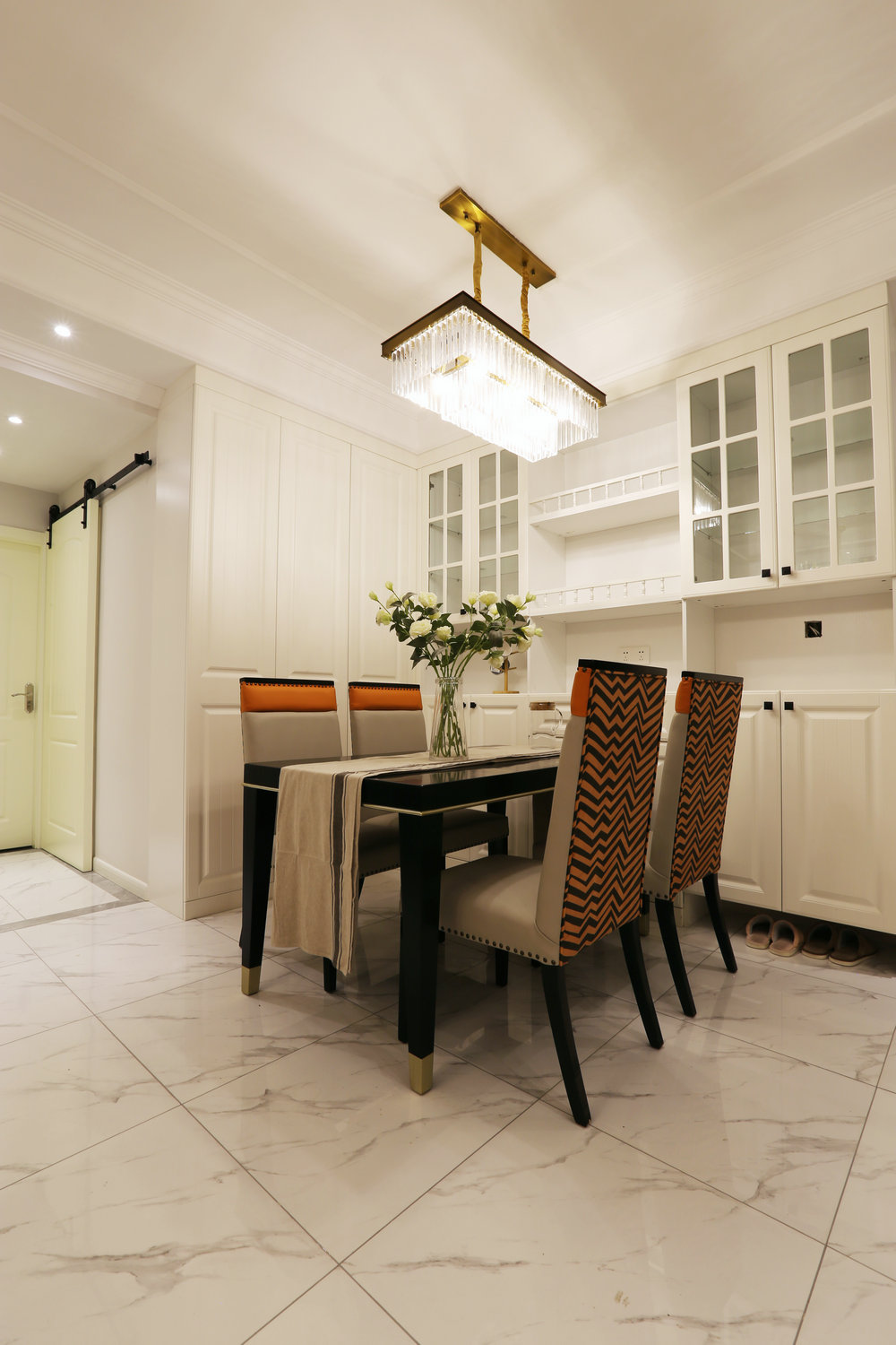 華發(fā)中城薈美式輕奢風(fēng)格裝修效果圖 華發(fā)中城薈美式輕奢風(fēng)格裝修效果圖